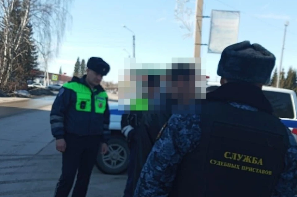 Житель Новосибирской области погасил долг, чтобы не лишиться машины. Фото: ГУ ФССП по НСО.