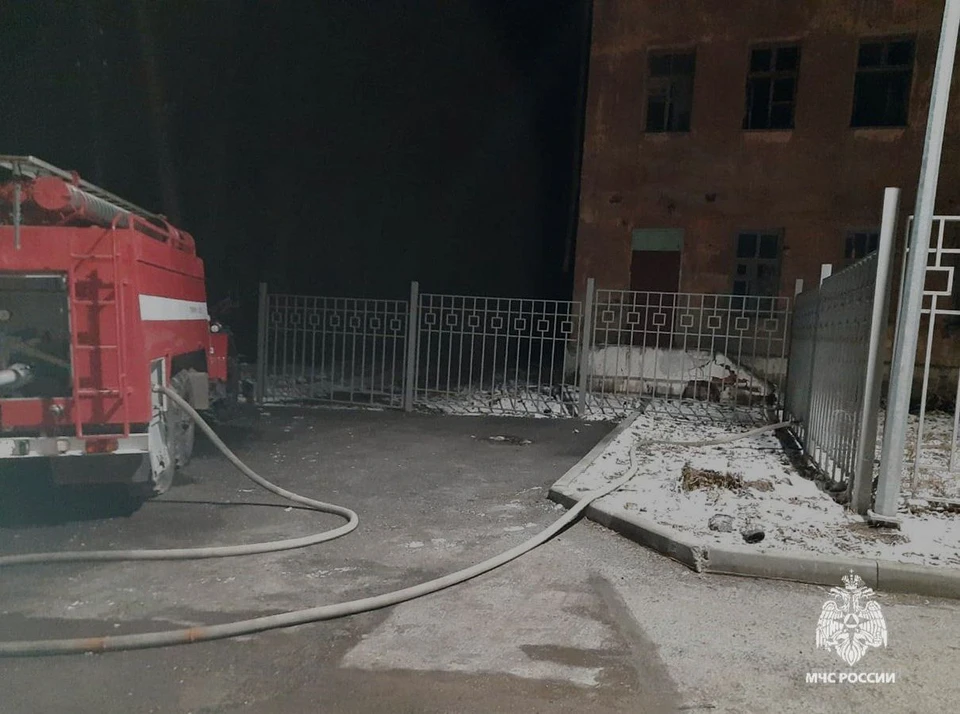 Пустующее здание горело в Липках Киреевского района Тульской области