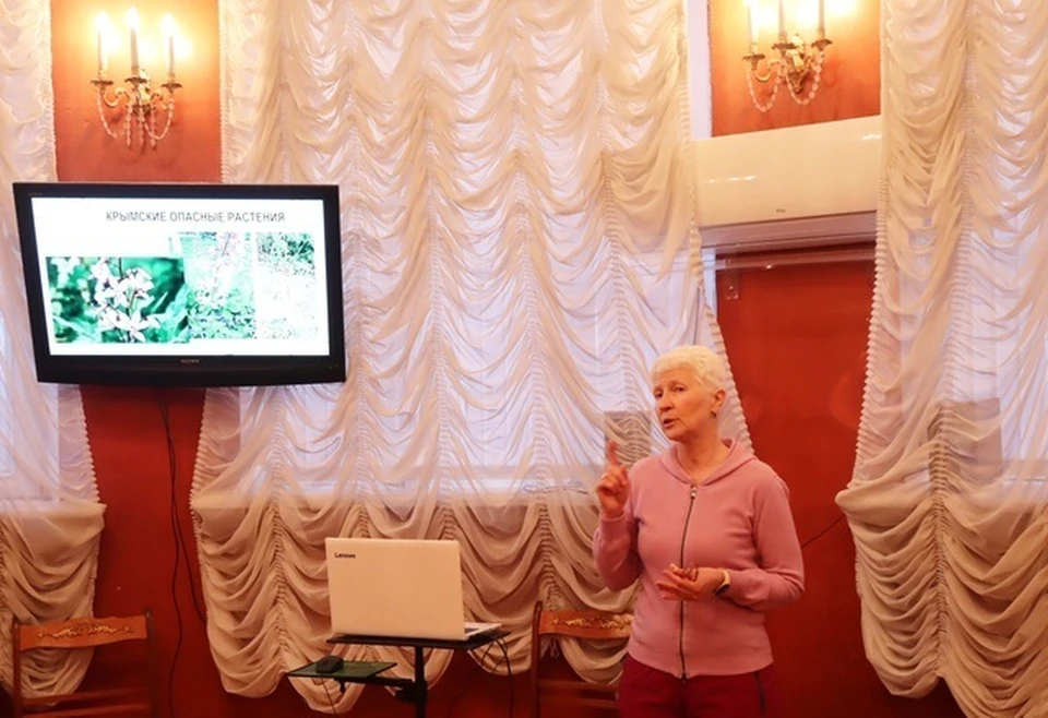 Лектором выступила руководитель проекта «Серебряные тропы» Майя Крепакова. Фото: vk.com/svlib