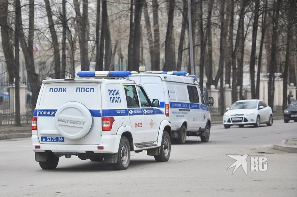 На место происшествия съехались силовики