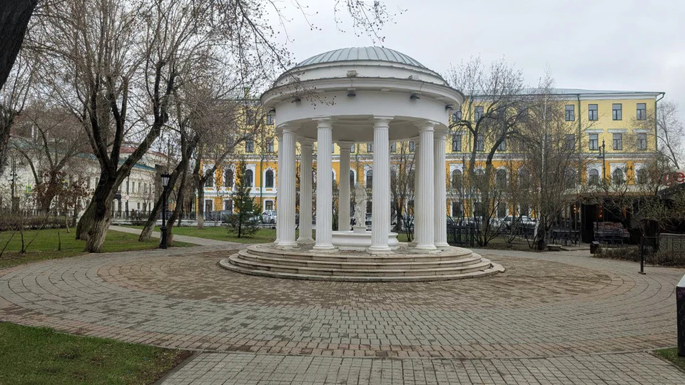 Кафе в сквере перед Музеем ИЗО проработало более 20 лет