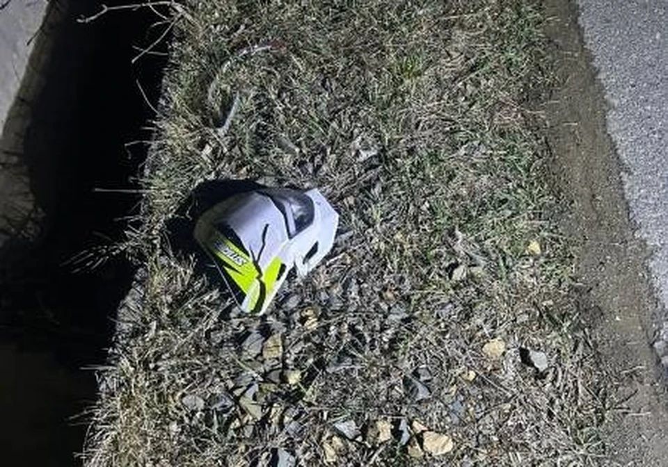 Полицейские устанавливают личность водителя. Полиция Приморья