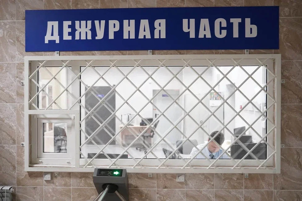 В полицейский отдел доставили троих участников конфликта