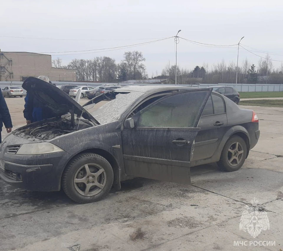 Водитель потушил возгорание в своем автомобиле до приезда пожарных