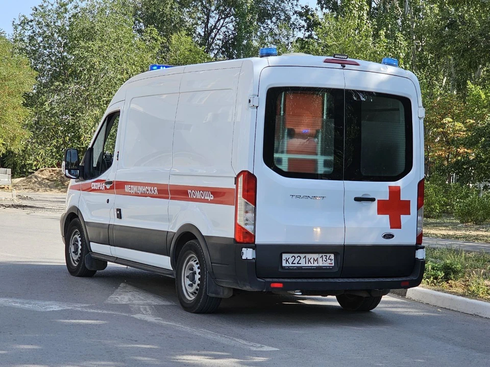 Трех пассажирок увезли в больницу.