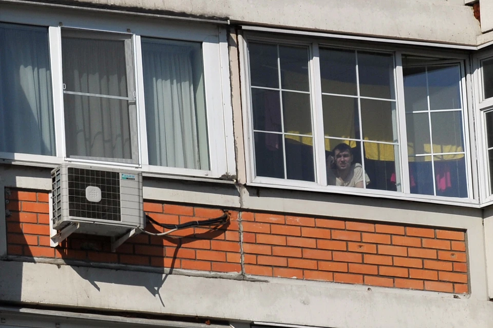 Кондиционеры в квартирах не спасают, настолько нещадно в Рязани греют батареи.