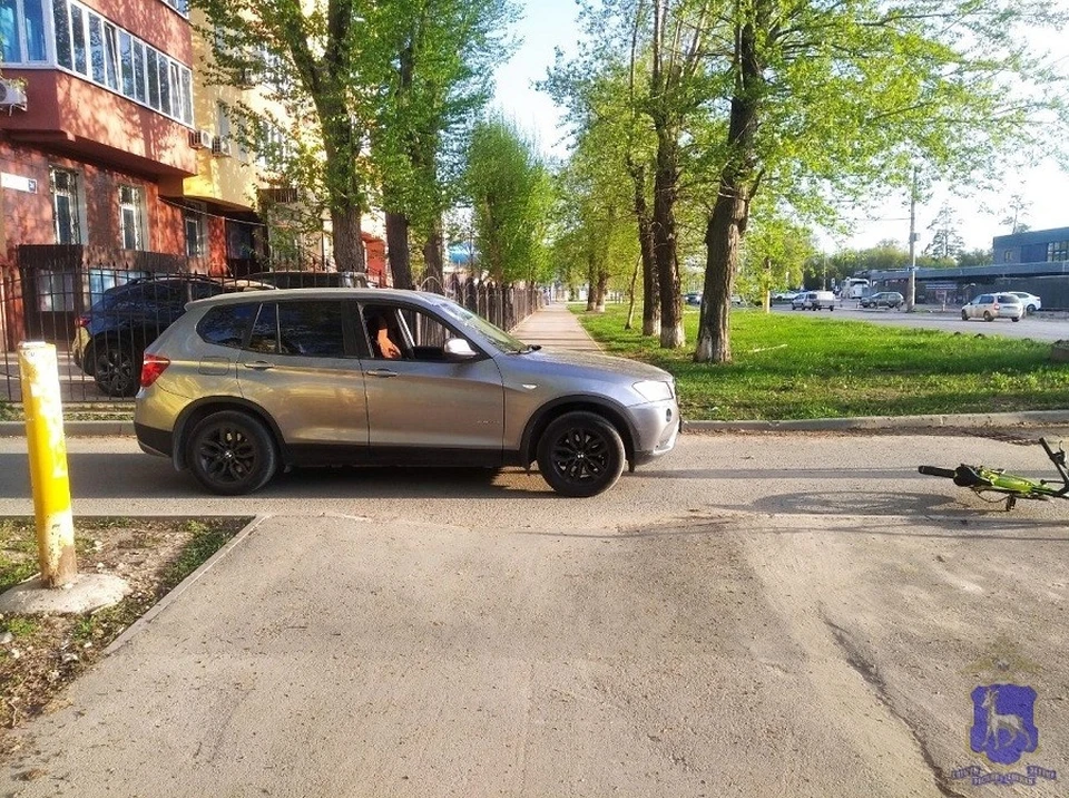 По предварительным данным полицейских, велосипедист не уступил дорогу иномарке.