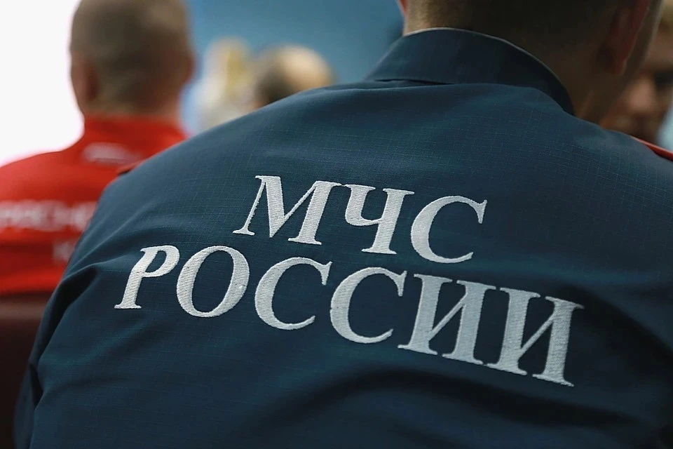 На месте работают сотрудники экстренных служб
