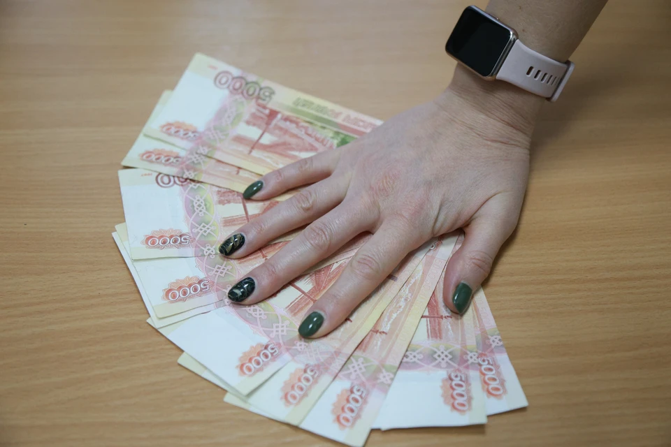 Суд постановил взыскать с ответчика полную стоимость курсов, неустойку, компенсацию морального вреда, возмещение судебных расходов