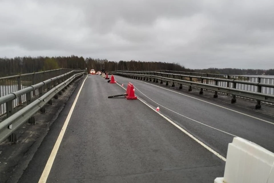 На мосту в Брейтовском округе ввели реверсивное движение.