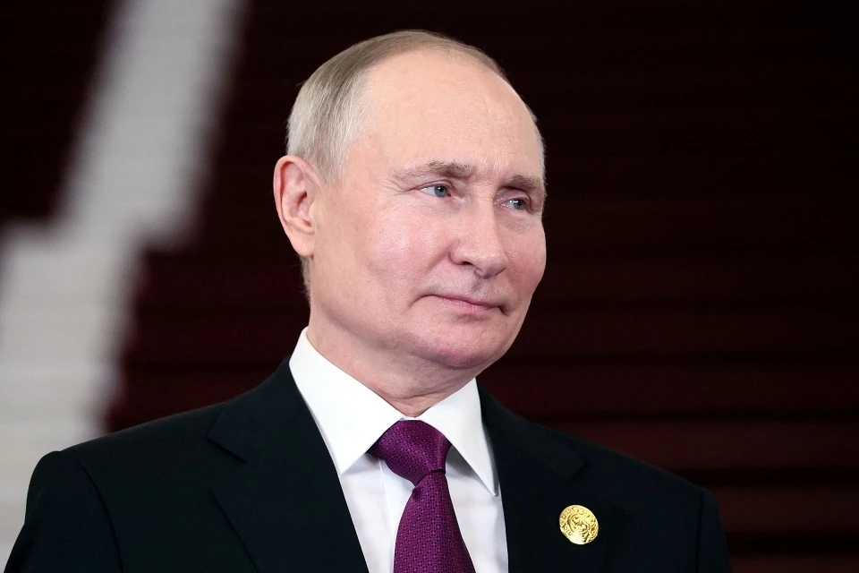Путин заявил о необходимости сделать престижной здоровую большую семью