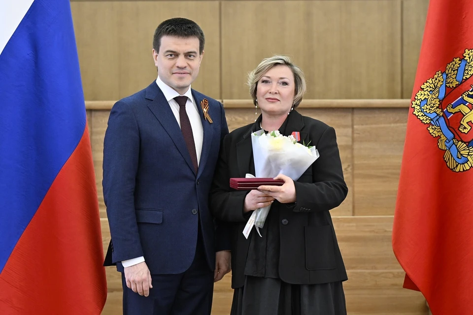 В преддверии 1 Мая губернатор вручил выдающимся работникам награды. Фото: краевое правительство