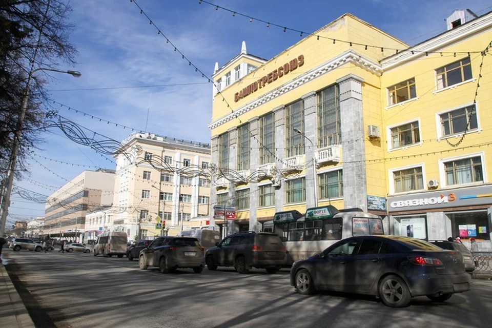 Уфимцы спешат скорее домой.