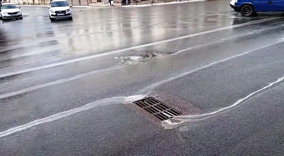 Белые реки потекли по улицам Калуги