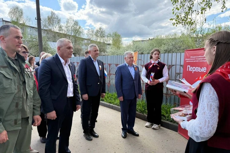 Николай Воробьёв совместно с коллегами посетили школу в Белеве