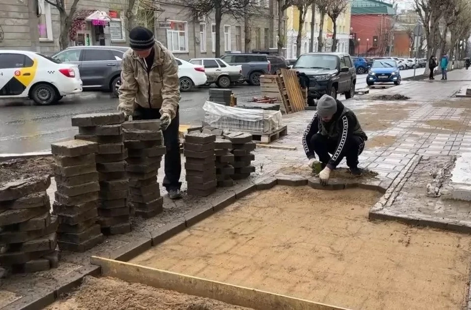 Подрядчик также заделал трещины на дороге. Фото: пресс-служба администрации Кирова