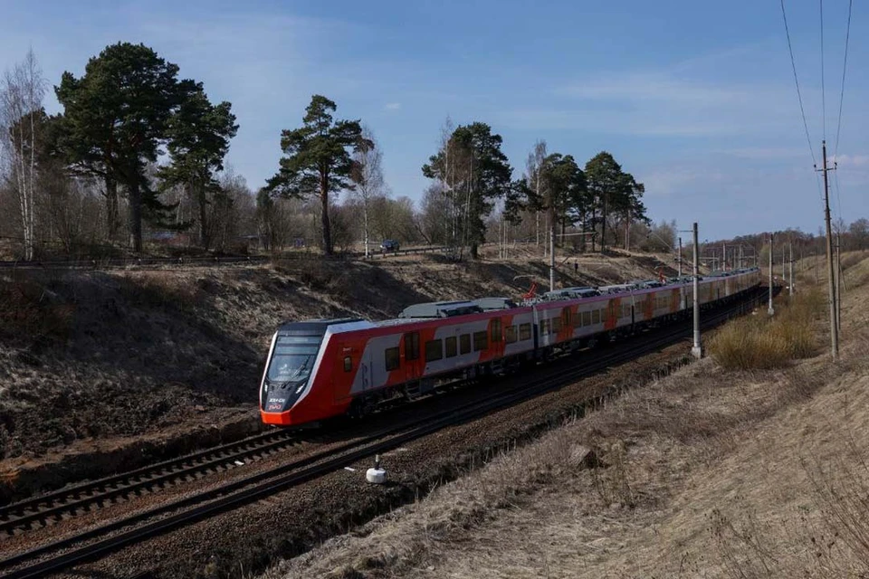 Во всех вагонах можно подзарядить телефон. Фото: ОЖД
