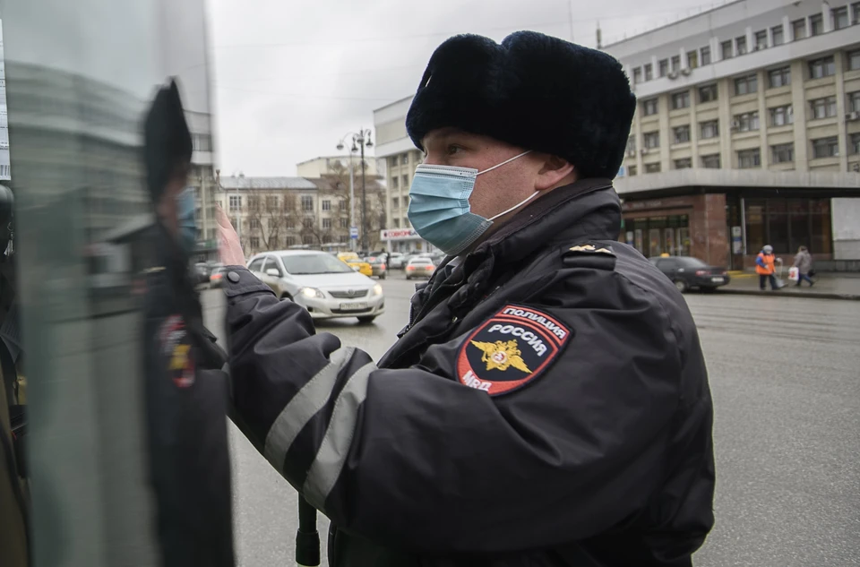 На месте работают сотрудники ГИБДД и следственная группа, которые устанавливают все обстоятельства аварии.