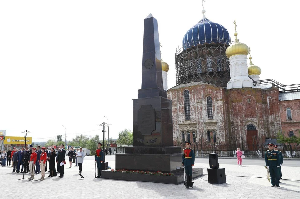 На площади перед храмом установили новую стелу. Фото: администрация Волгоградской области.