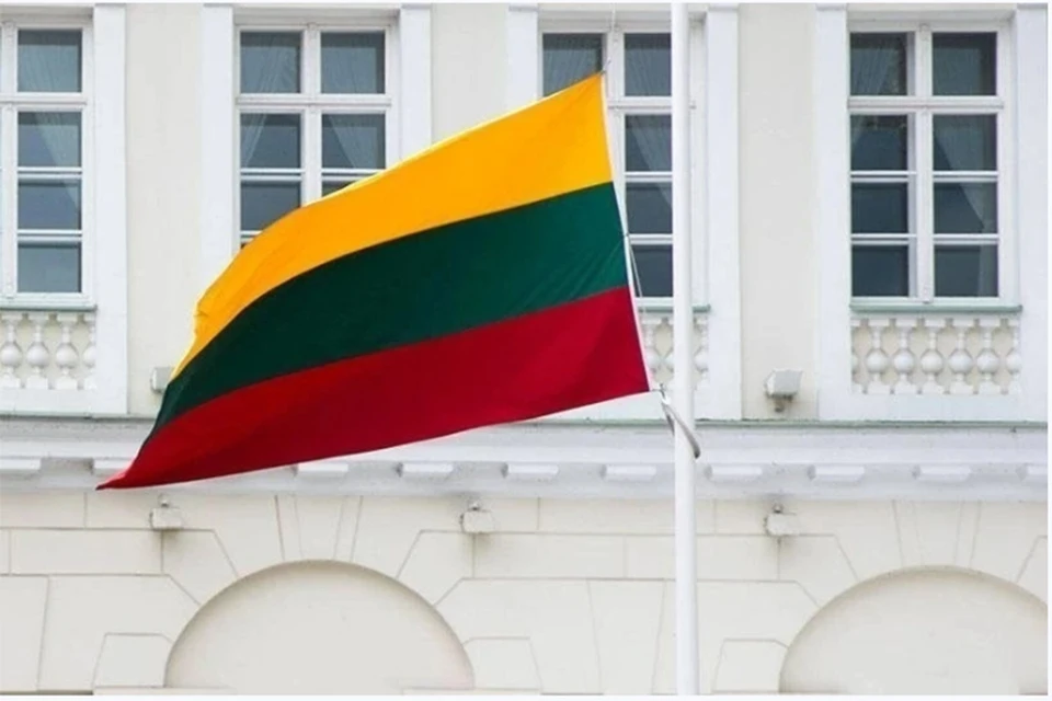 Литва ввела ограничения на поездки в РФ и Белоруссию для россиян, находящихся в стране по ВНЖ.
