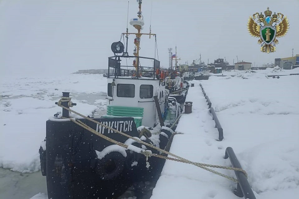 Судно застряло во льдах Охотского моря в Хабаровском крае Фото: Дальневосточная транспортная прокуратура