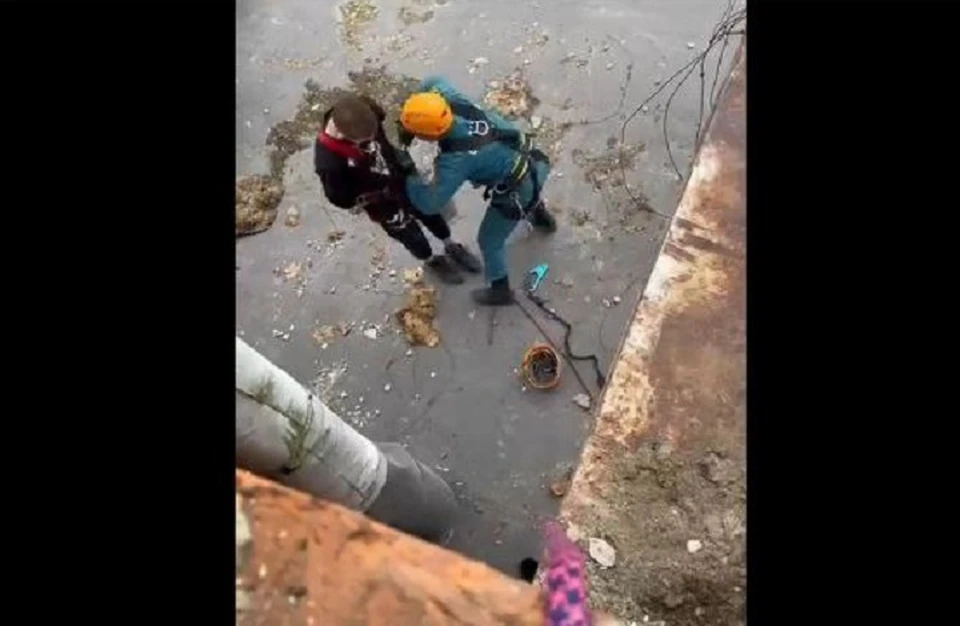 В Иванове спасатели сняли с крыши двух подростков. ФОТО: ивановский аварийно-спасательный отряд