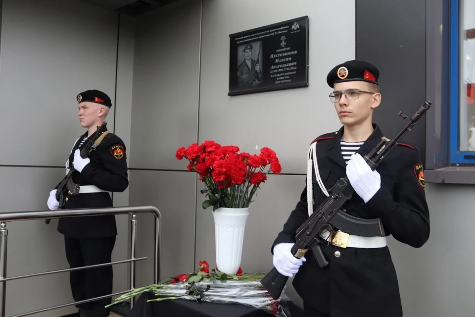 В Тольятти установили мемориальную доску. Фото: пресс-служба Управления Росгвардии по Самарской области.
