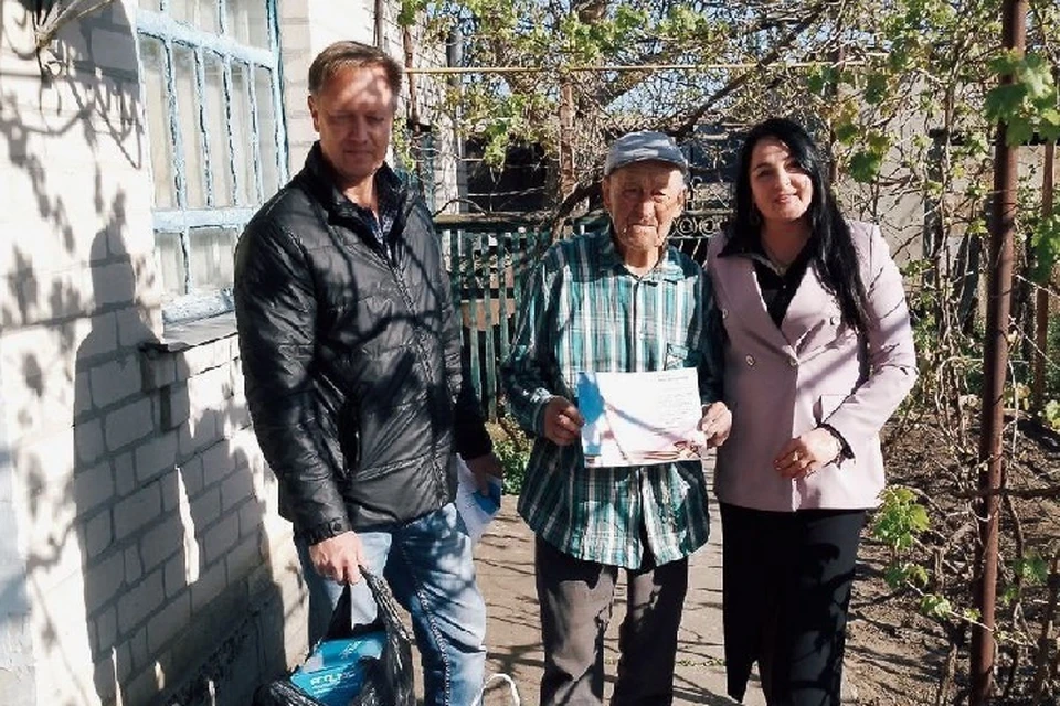 В Скадовском округе Херсонской области поздравили ветеранов ко Дню Победы. ФОТО: тг-канал Александра Дудки