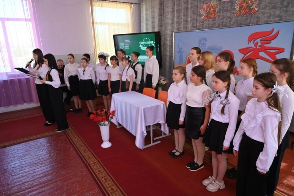 В Генической школе №1 открыли «Парту Героя» имени Семена Чумаченко. Фото: тг-канал Владимира Сальдо