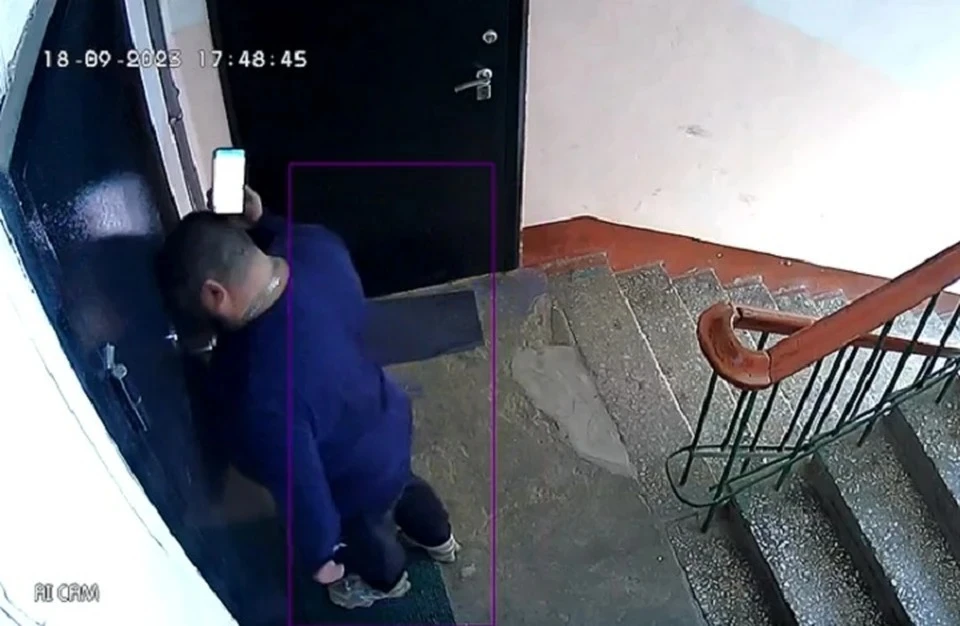 Мужчина угрожал своей супруге, а после устроил стрельбу в подъезде. Фото: читатель "КП-Екатеринбург"