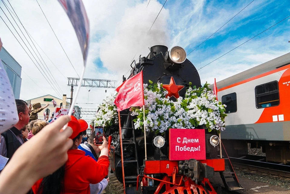Ровно в 10 часов утра под звонкий свист состав остановился у Оренбурга