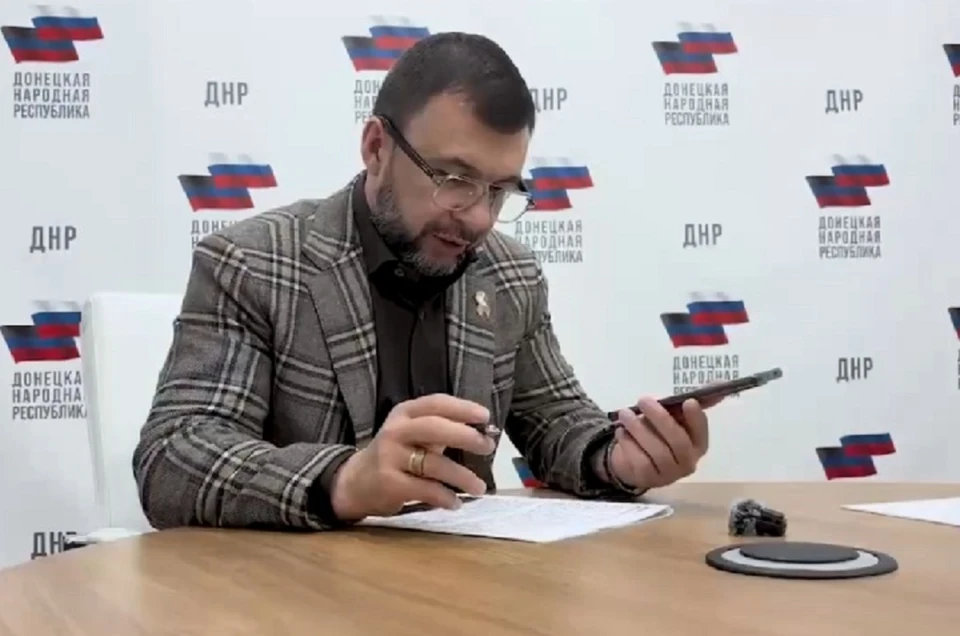 Глава ДНР Денис Пушилин провел телефонный разговор с мэром Макеевки Владиславом Ключаровым. Фото: ТГ/Пушилин