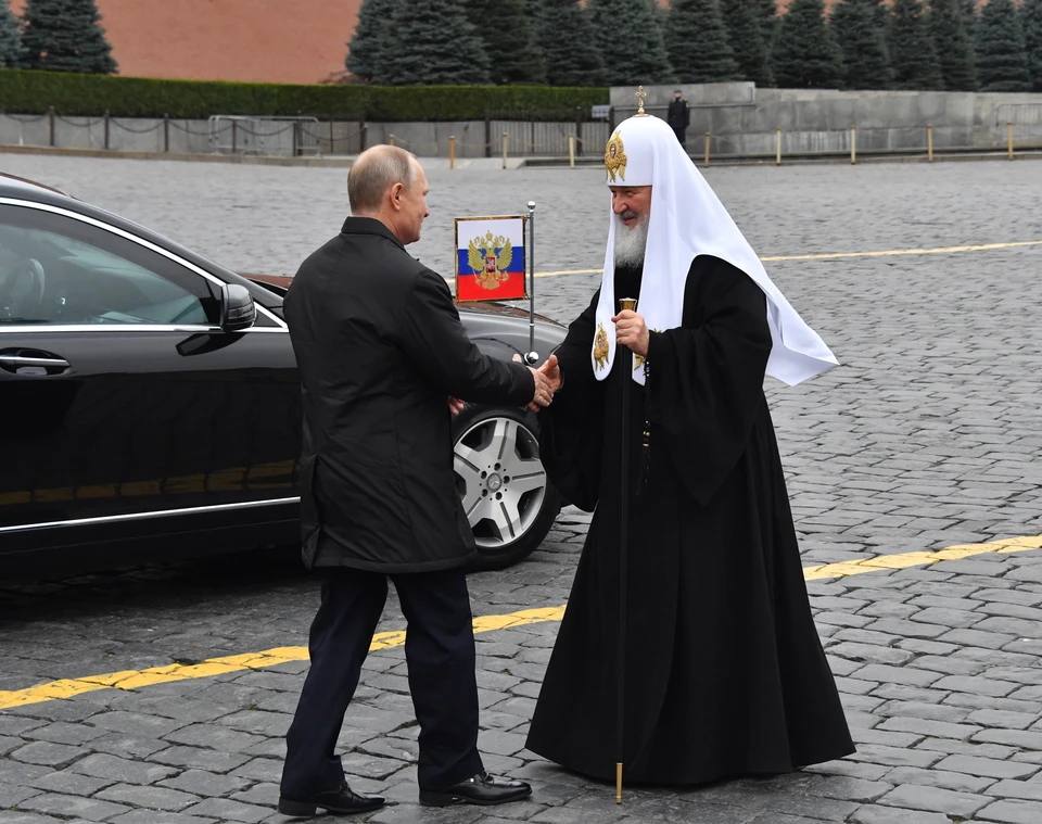 Владимир Путин поздравил патриарха Кирилла с Днем Победы