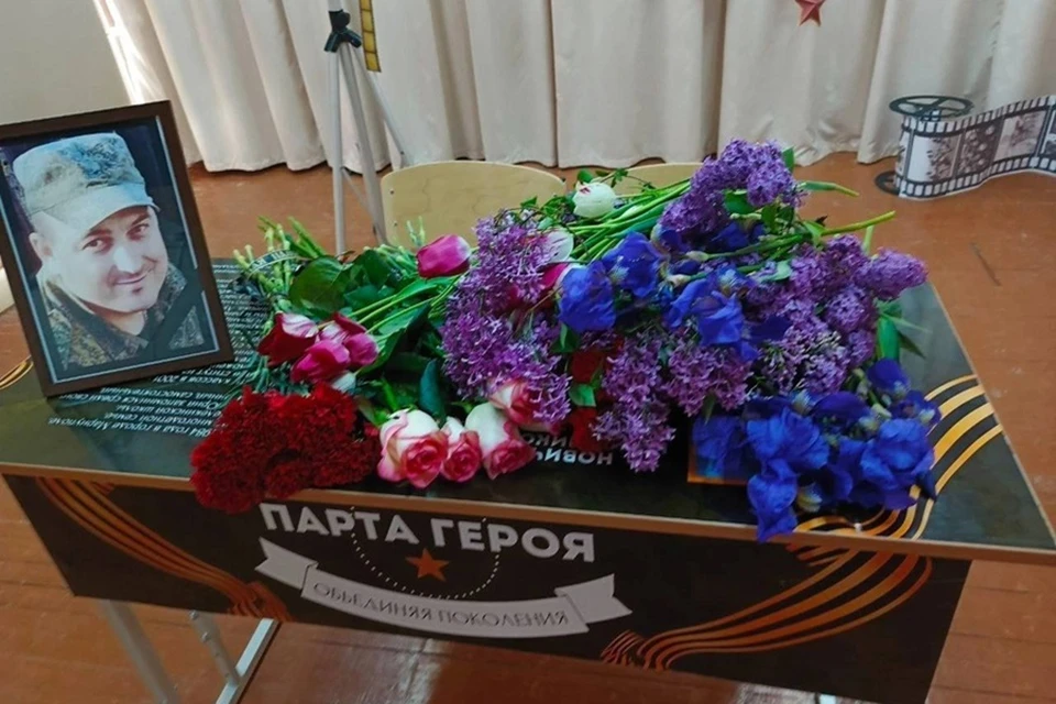 В Мелекинской школе в ДНР состоялось открытие «Парты Героя». Фото: Администрация Мангуша