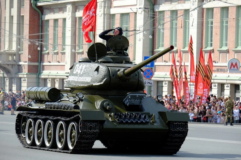 Жителям Новосибирска представили Т-34 и комплексы «Ярс» на Параде Победы. Фото: Правительство Новосибирска