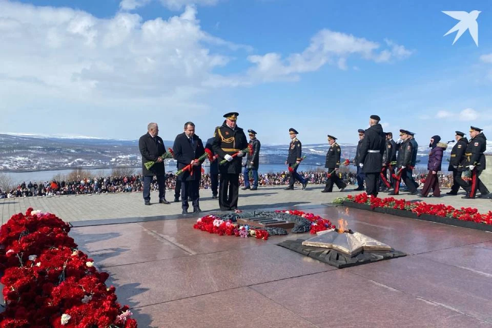 Константин Кабанцов на традиционном митинге у "Алеши" поблагодарил ветеранов за их бепримерный подвиг.