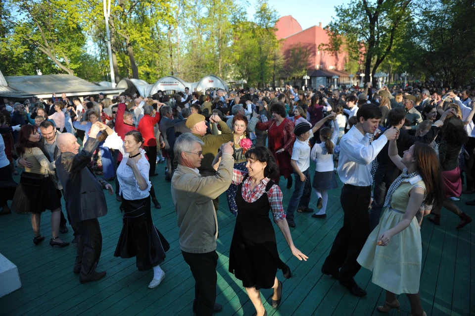 Якутяне станцевали «Осуохай Победы» в честь 80-летия Великой Победы