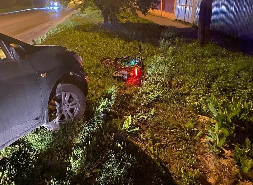 В Калуге автомобиль сбил электровелосипедиста.