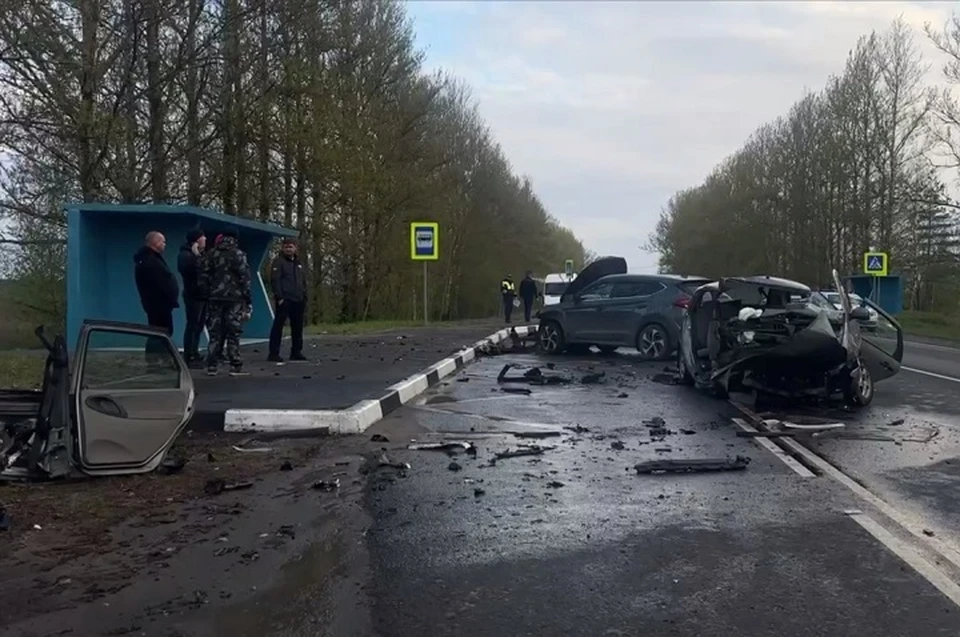 В ДТП в Ярославском районе пострадали водители и пассажиры двух машин.
