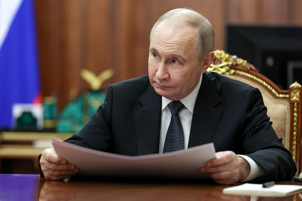Путин поручил составить список из 100 лучших фильмов для школьников