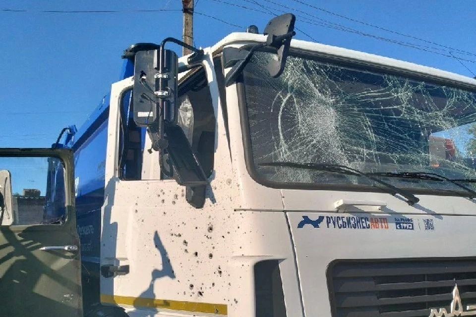 Украинские боевики атаковали два коммунальных автомобиля в Пологах. ФОТО: тг-канал Олега Мельниченко