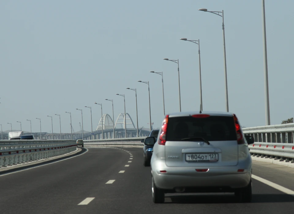 Движение автотранспорта по Крымскому мосту возобновлено.