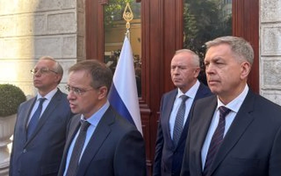 Автомобиль Мединского приехал к месту переговоров с Украиной в Стамбуле