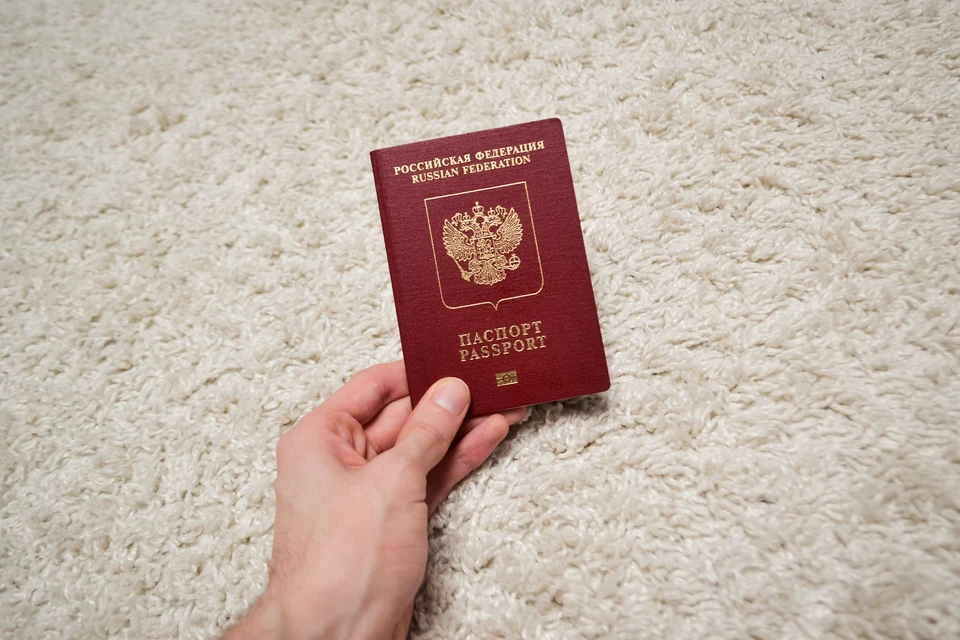 Ошибка в загранпаспорте едва не испортила долгожданный отпуск супругам из Ангарска.
