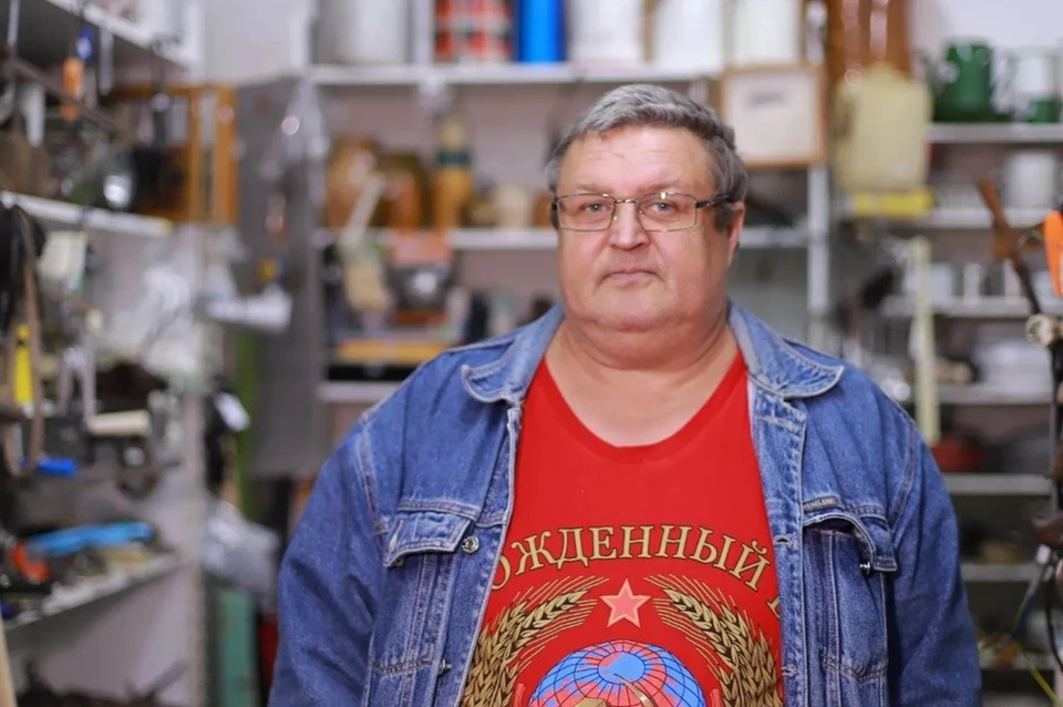 Сибиряк создает необычные изобретения из подручных вещей. Фото: Сергей Кулыгин/ «Бийский рабочий»