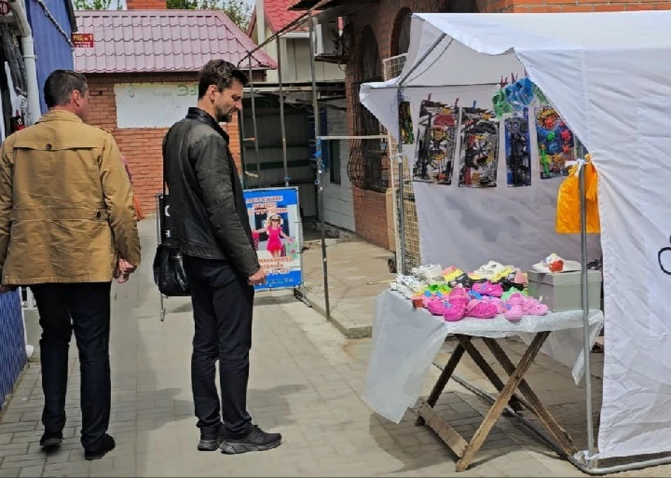 В Геническе Херсонской области помогают предпринимателям, пострадавшим от пожара на местном рынке. ФОТО: минпромторг Херсонской области
