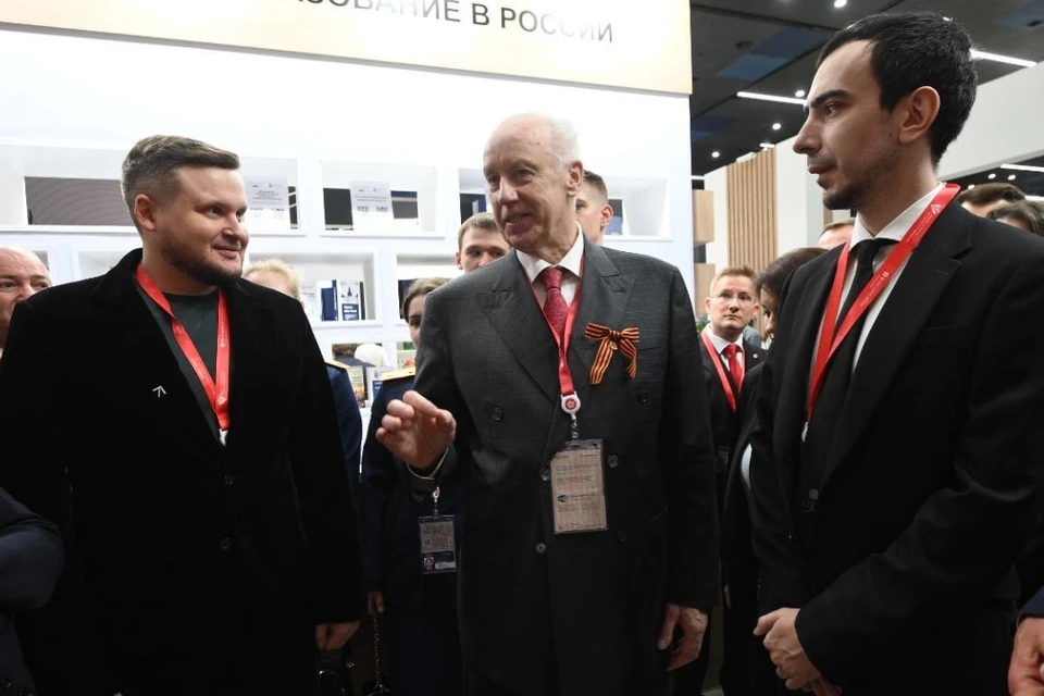 Пранкеры Вован и Лексус встретились с Александром Бастрыкиным на ПМЮФ-25.