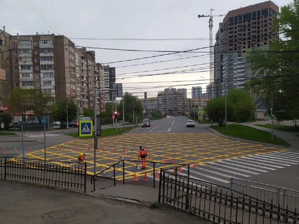 В Красноярске на перекрестке появилась «вафельница». Фото: управление дорог