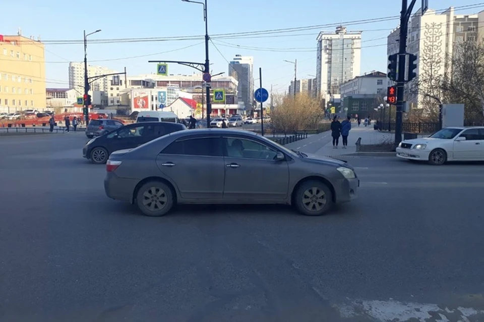 Ребенок с переломом позвоночника госпитализирован после аварии. Фото: ГАИ Якутска