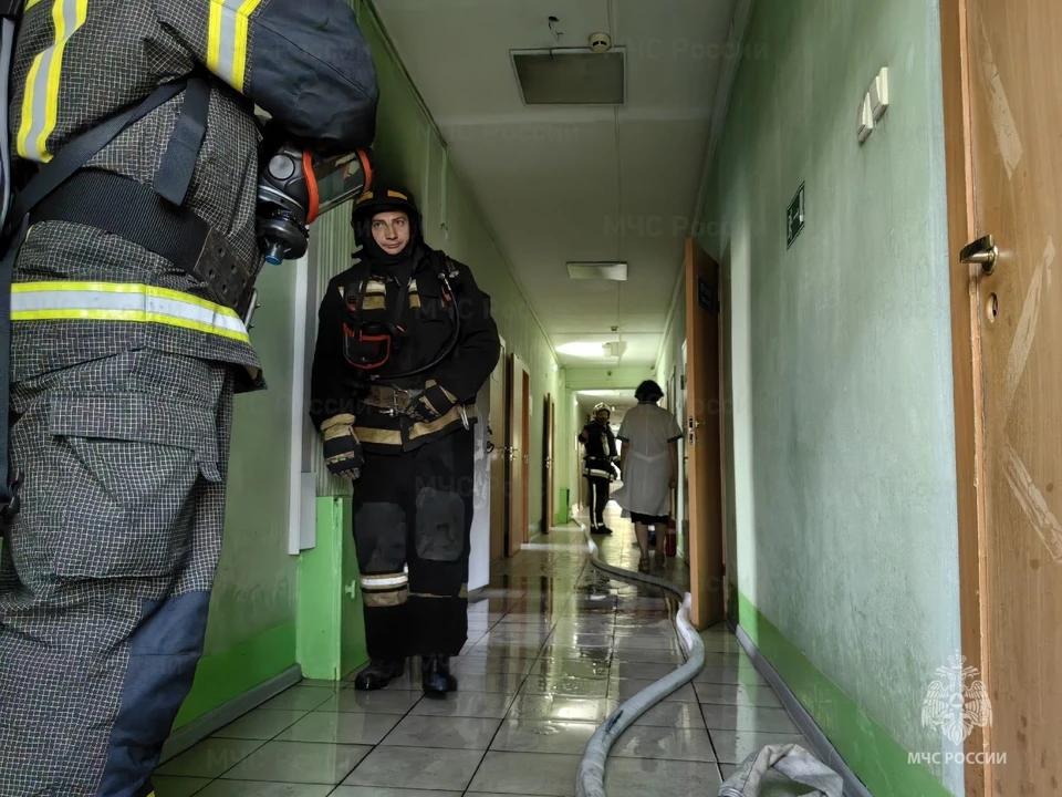 Во время пожара эвакуировались 50 человек. Фото: ГУ МЧС по Челябинской области